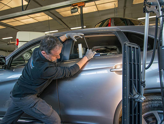 Débosselage sans peinture débosselage réparation de carrosserie